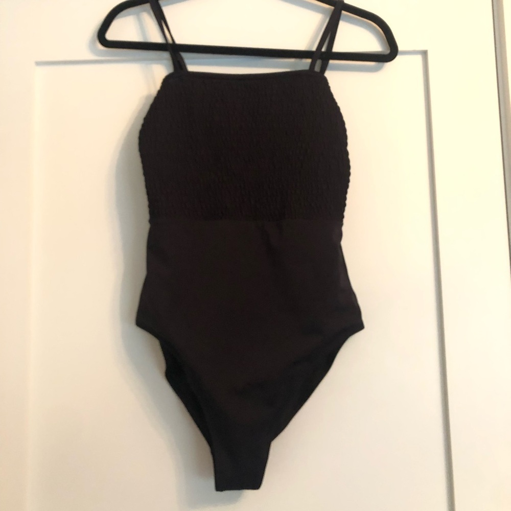 Old navy black one piece women’s small